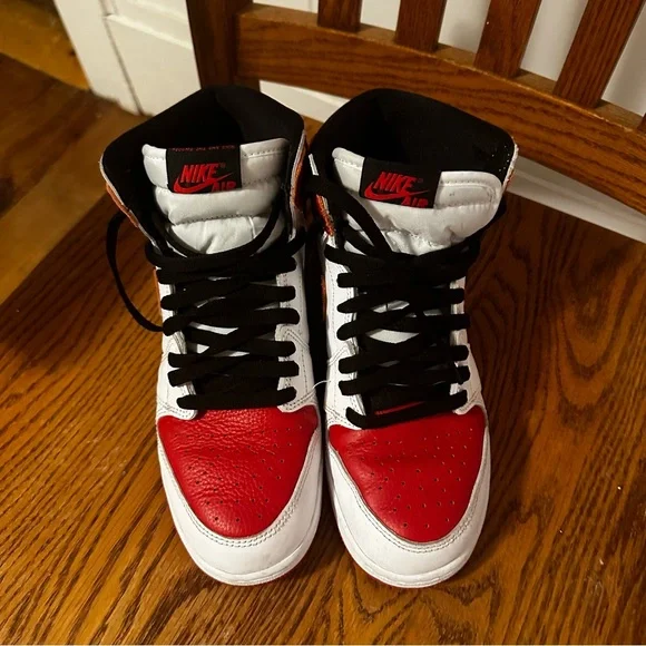 AIR JORDAN 1 RETRO HIGH OG HERITAGE - Picture 4 of 7